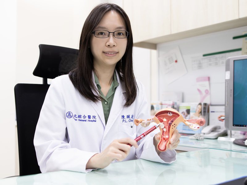 東元醫院婦產科醫師陳珮凌說，單孔腹腔鏡手術已成為女性切除婦科囊腫的新選擇。圖／東元醫院提供