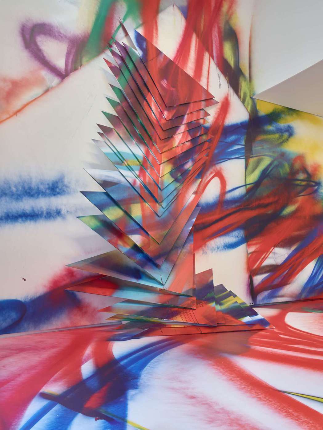 德國藝術家Katharina Grosse為《色彩賦格曲》展覽，所打造的裝置藝術...