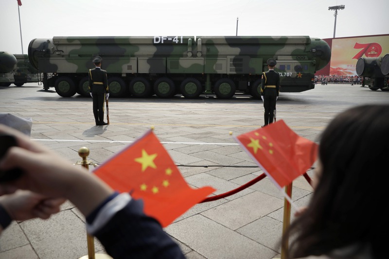 俄國在烏克蘭未能速戰速決，讓許多專家認為，中國大陸一旦攻台，所需時間可能比預料還多。圖為參加2019年大陸十一國慶閱兵的東風41核導彈。美聯社