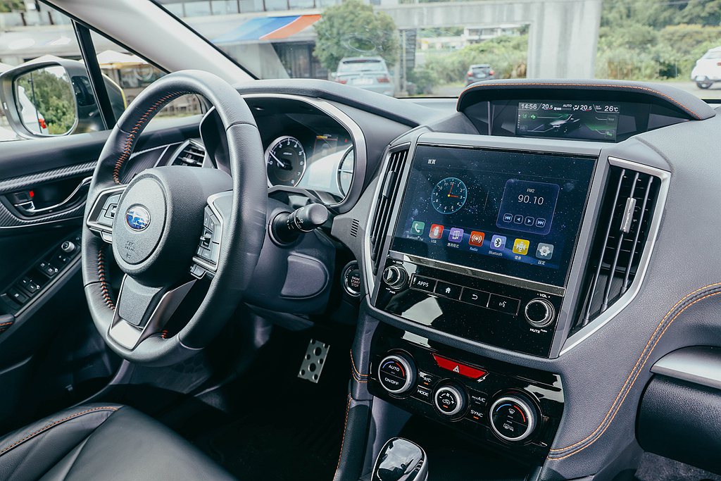 強大的智慧影音系統，支援Apple CarPlay™、Android Auto™...