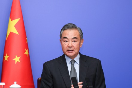 中國大陸外交部長王毅批評美國統拜登的印太經濟框架(IPEF)未沒有降低關稅，對於美國有意反制北京在亞洲影響力的計劃來說，這是迄今最強烈的批評之一。（新華社）