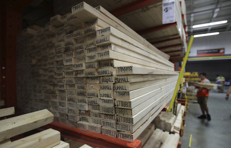 美国木材期货价格从3月初来已暴跌超过50%。美联社(photo:UDN)