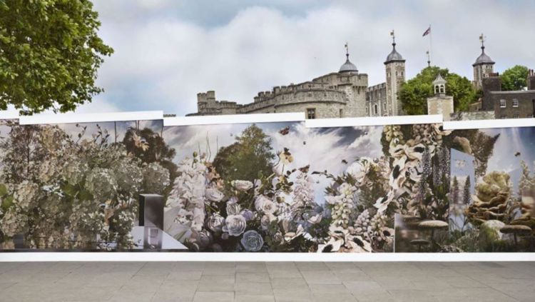 由數位藝術家Jon Emmony打造的Burberry藝術牆，是從伊莉莎白時代的織品刺繡中得到啟發，同時也鼓勵了新世代以想像力探索世界。圖 / Burberry提供