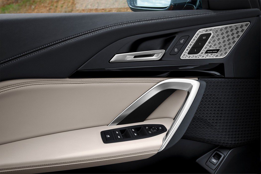 大改款第三代BMW U11 X1也換上全新的門板設計，質感大幅提升。 摘自BMW