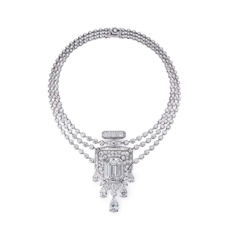 N˚5頂級珠寶代表之作N°5項鍊，鑲嵌以訂製方式形塑出55.55克拉D色無瑕Type IIa鑽石。圖／香奈兒提供
