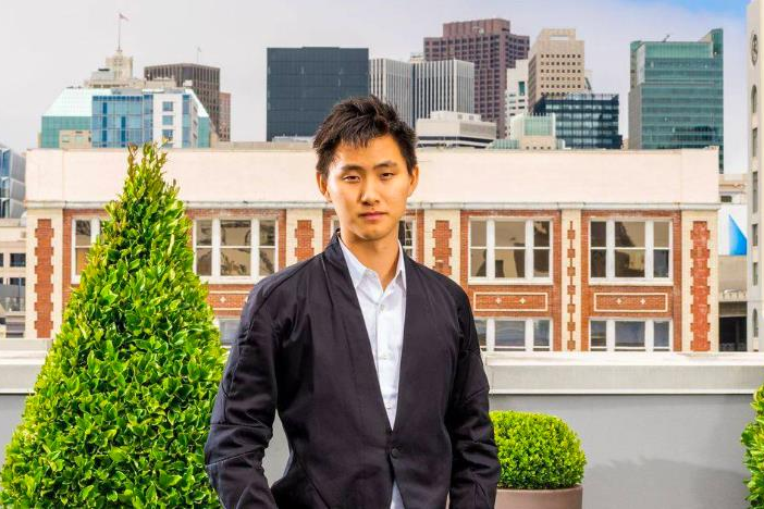年僅25歲的美國人工智慧獨角獸「Scale AI」創辦人亞歷山大．王，成為全球最年輕白手起家的億萬富翁。圖／取自臉書