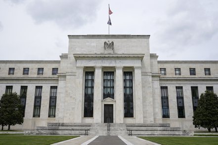 美國聯準會（Fed）1日起開始縮減資產負債表規模，全球市場嚴陣以待。（美聯社）