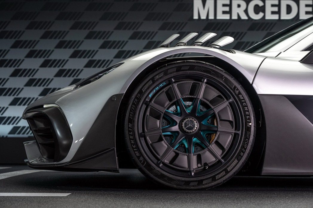 新開發的AMG 9輻鍛造鎂鋁合金輪圈。 圖／摘自Mercedes-AMG
