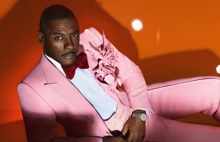Idris Elba的肢體語言和磁性嗓音，為影像賦予了復古氛圍。圖 / GUCC...
