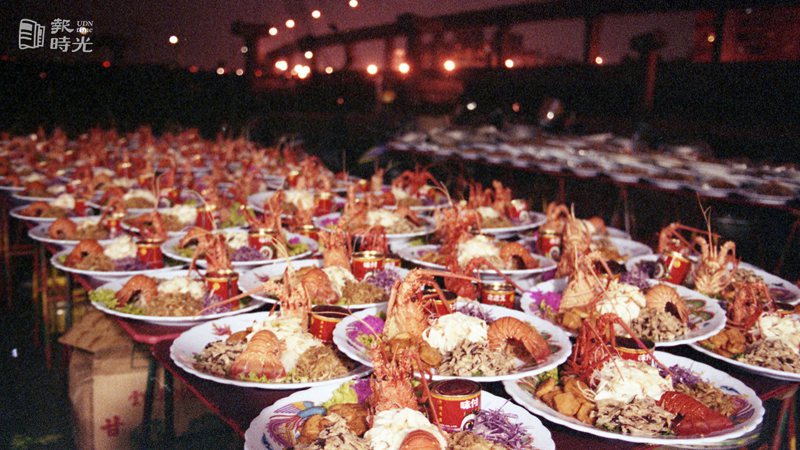 圖說：辦桌菜餚。來源：聯合報。攝影：黃國有。日期：1992/12/23


