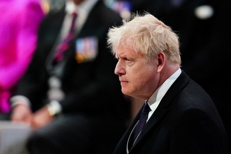 英國首相強生（Boris Johnson）將於今天晚間面臨執政的保守黨國會議員不信任投票。 路透社