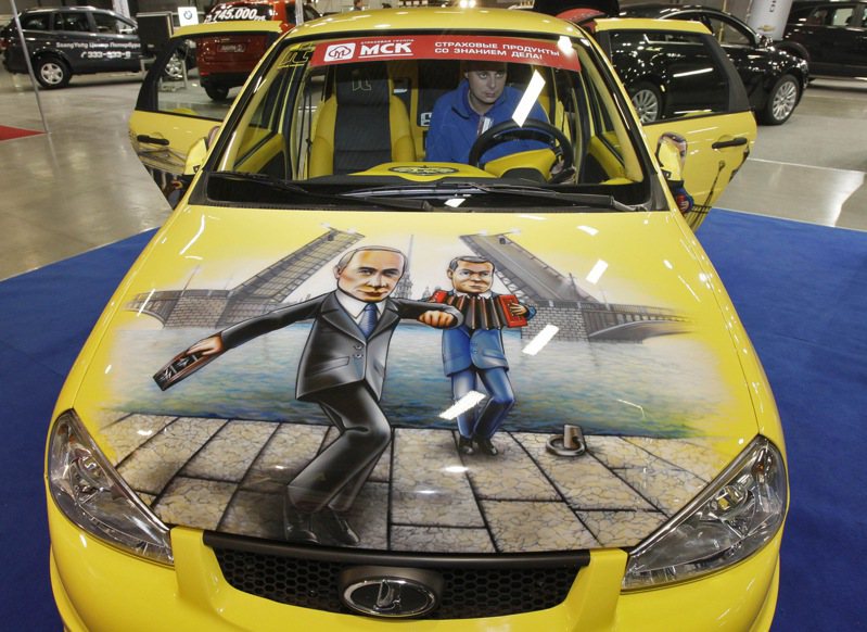 俄罗斯最受欢迎的平价汽车品牌拉达（Lada）销售量和去年同期相比急遽减少84%，只剩下6000辆。 美联社(photo:UDN)