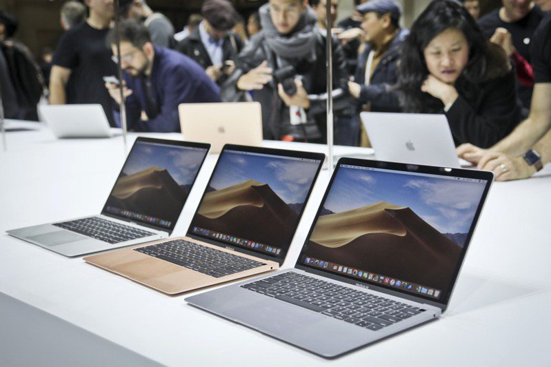 蘋果新款搭載自家M2晶片的MacBook Air筆電銷售再傳捷報。美聯社