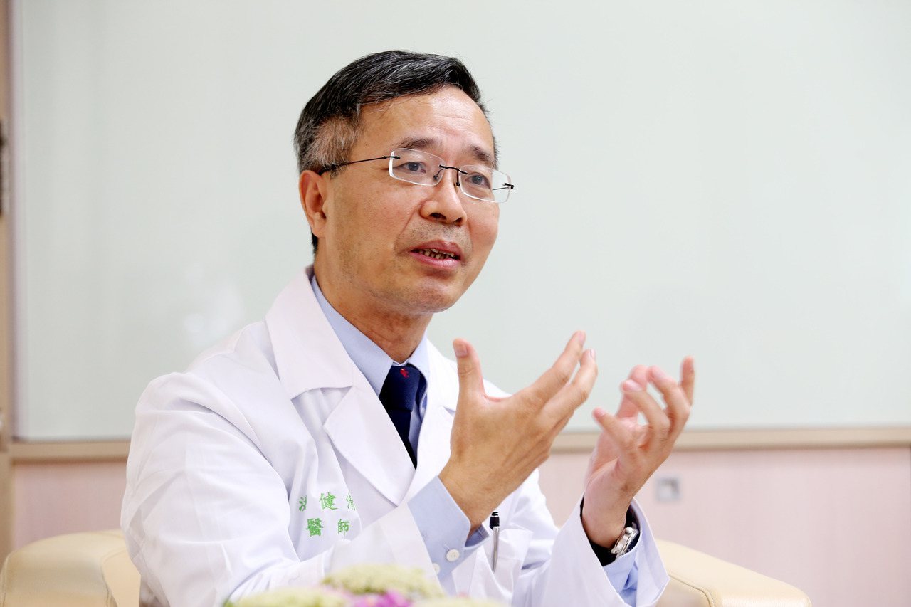 洪健清目前身為台大愛滋病房醫療團隊的領導者，也是台大醫院內科部感染科主治醫師。<br />攝影/記者邱德祥