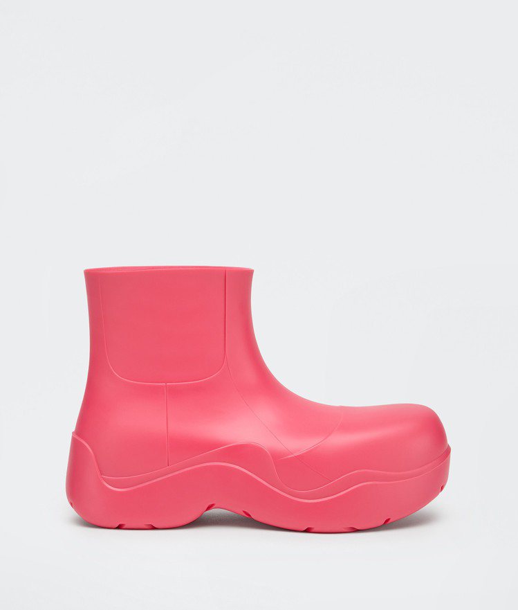 Puddle棒棒糖粉踝靴，22,000元。圖／Bottega Veneta提供