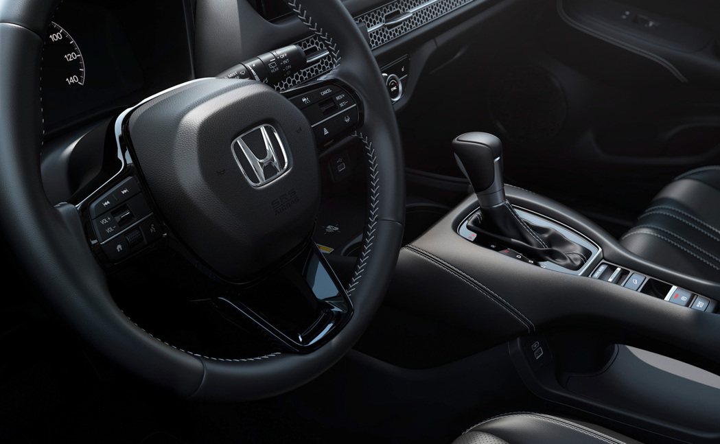 HR-V中央排檔鞍座上有大面積軟質材料的包覆。 圖／摘自Honda