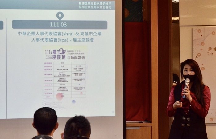 薪傳智庫董事長黃沛桐表示，薪傳透過高雄市SBIR計畫支持，結合多年實務經驗開發全...