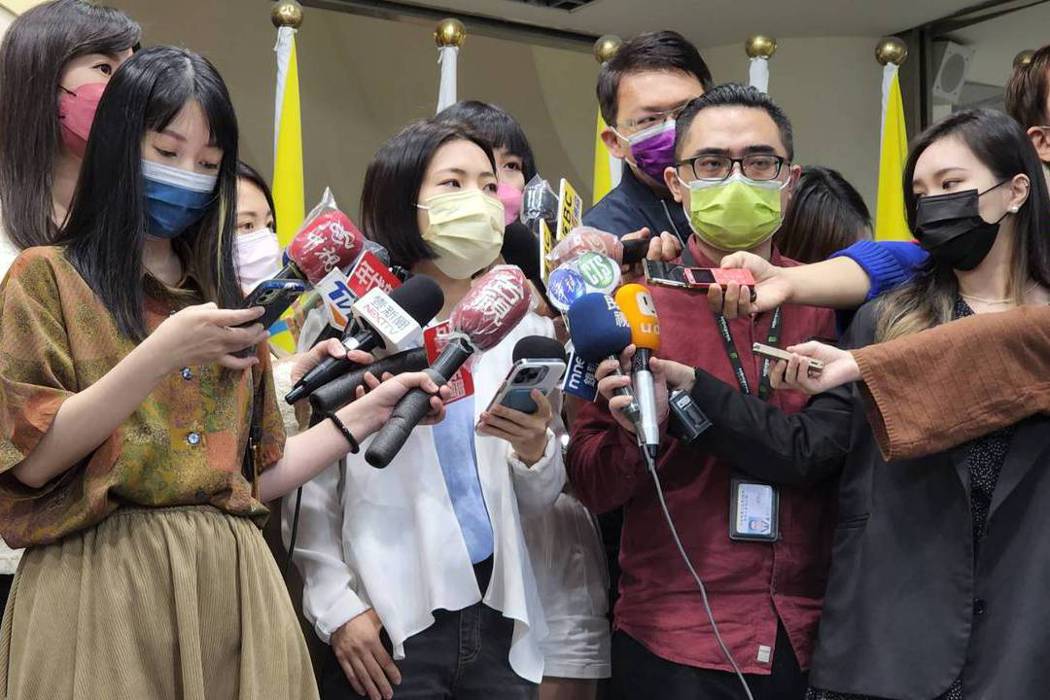 台北市議員徐巧芯（左二）。 圖／聯合報系資料照片