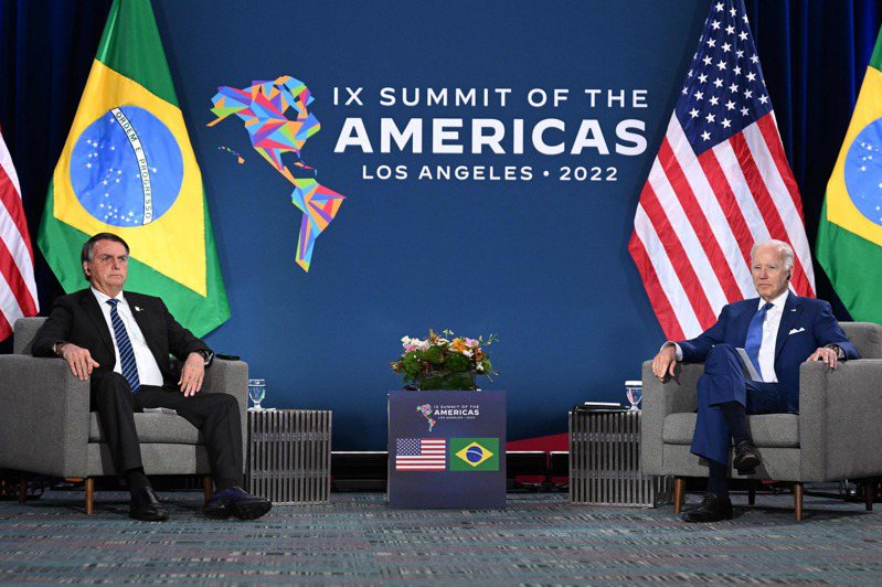 巴西總統波索納洛與美國總統拜登今天首度正式會晤。 法新社