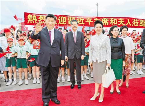 香港一所學校要求部分學生在飯店隔離一周，以歡迎在7月1日香港回歸中國25周年紀念...