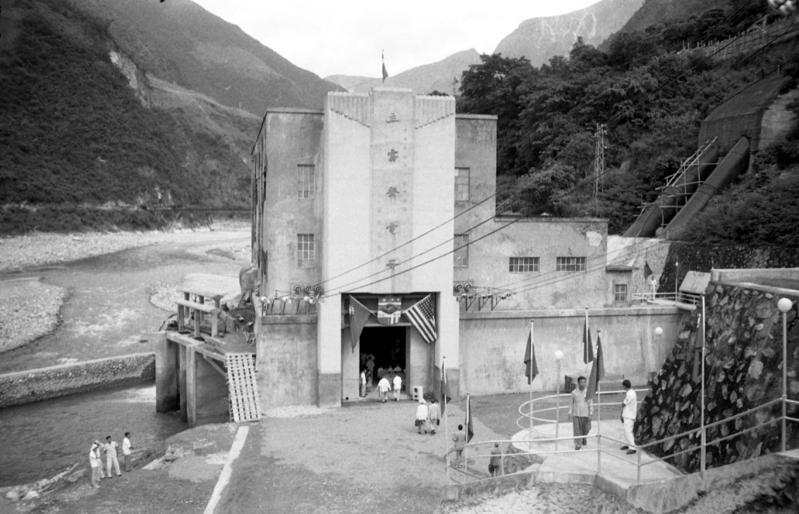 1954年6月11日，花蓮立霧發電所舉行竣工典禮。圖／聯合報系資料照片