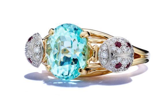 Gal Gadot配戴的Tiffany黃金戒指，鑲嵌銅銅碧璽、紅寶石和鑽石。圖／...