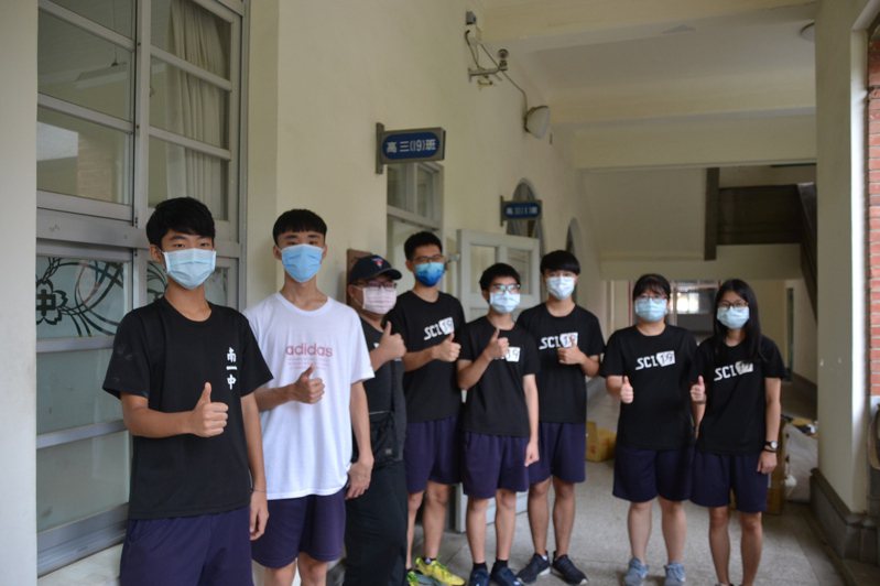 台南一中應屆科學班多人錄取醫學、電機、資工等熱門科系，有8人要讀台大電機。記者鄭惠仁／攝影