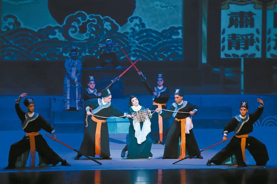 文化部推「藝FUN線上舞台計畫」2.0 ，圖為去年參加計畫的明華園「水滸英雄傳之梁山悔」。圖／兩廳院提供