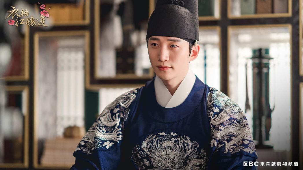 李俊昊在「衣袖紅鑲邊」戲中飾演朝鮮正祖「李祘」。圖／東森戲劇台提供