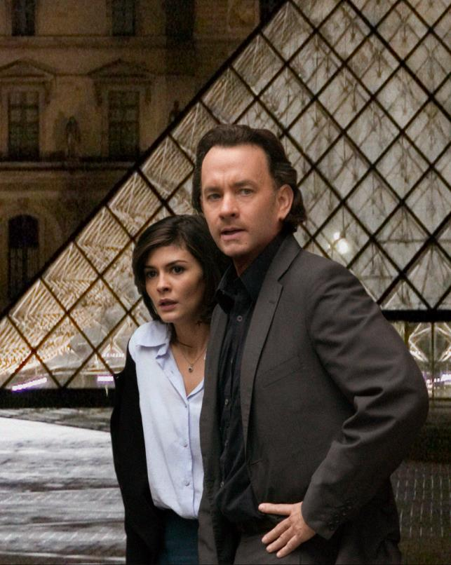 湯姆漢克斯（右）與奧黛麗朵杜前進羅浮宮演出「達文西密碼」。圖／摘自imdb