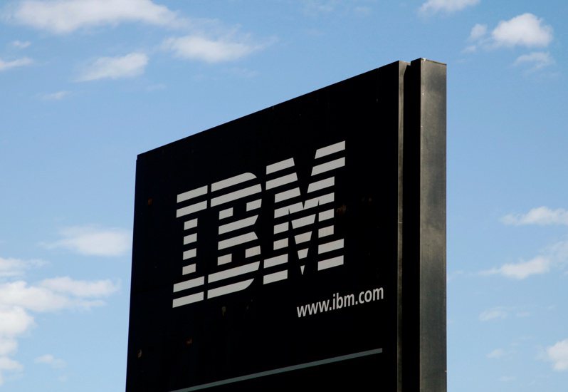 今年来苹果、微软等后起的科技巨擘股价满江红，老牌科技大厂「蓝色巨人」IBM反而一枝独秀，至今仍有1%以上的涨幅。 路透(photo:UDN)
