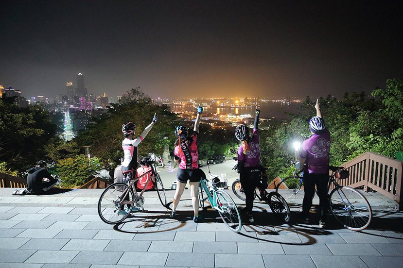 從市區路線到具有挑戰性的柴山、佛光50等路線，高雄多樣化的自行車路線適合夜騎。 ...