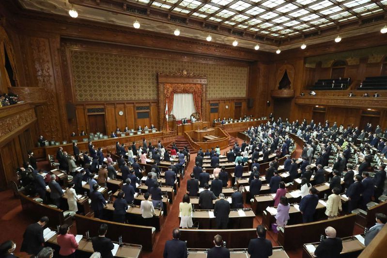 日本政府15日在臨時內閣會議中決定參議院選舉日程，6月22日公告，7月10日投票。圖為東京議會。法新社