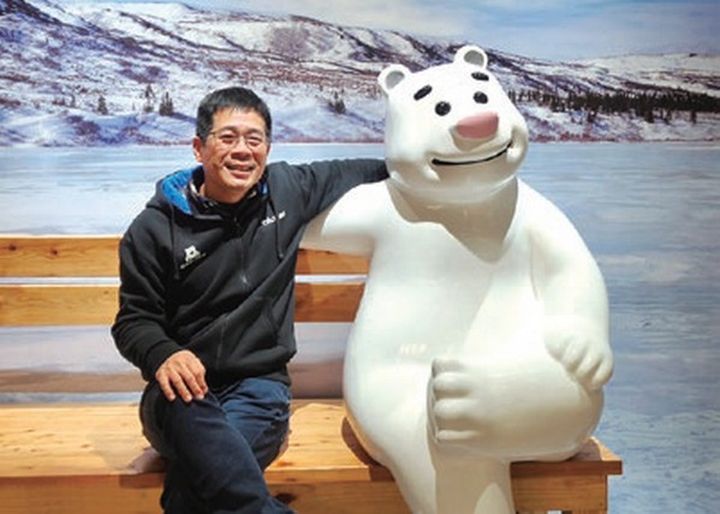 ▲OKUMA以北極熊為吉祥物，展現企業克服環境逆境與善於抓魚技巧的意涵。　圖：寶熊漁樂碼頭／提供