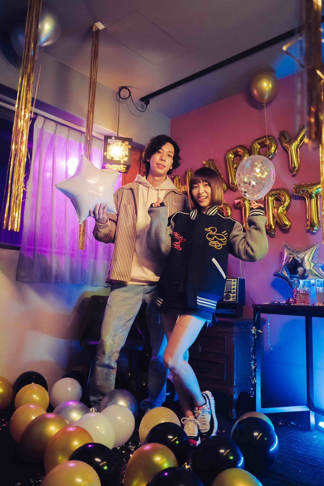 李晉瑋在新歌「派對」MV邀來溫妮（右）、，兩人上演安全之吻。圖／宇森工作室