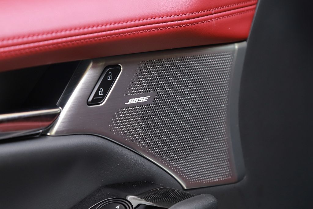 與Mazda合作超過30年的BOSE環繞音響系統，當然也是Mazda3 e-SK...