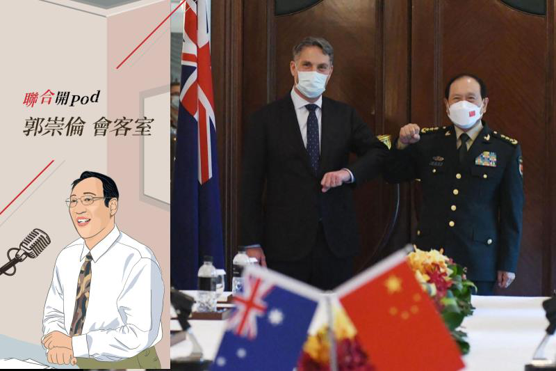 中澳交惡兩年後，首度有高級別官員會談。圖為澳洲防長馬勒斯（左）與中國防長魏鳳和在新加坡香格里拉對話會上舉行會談。法新社