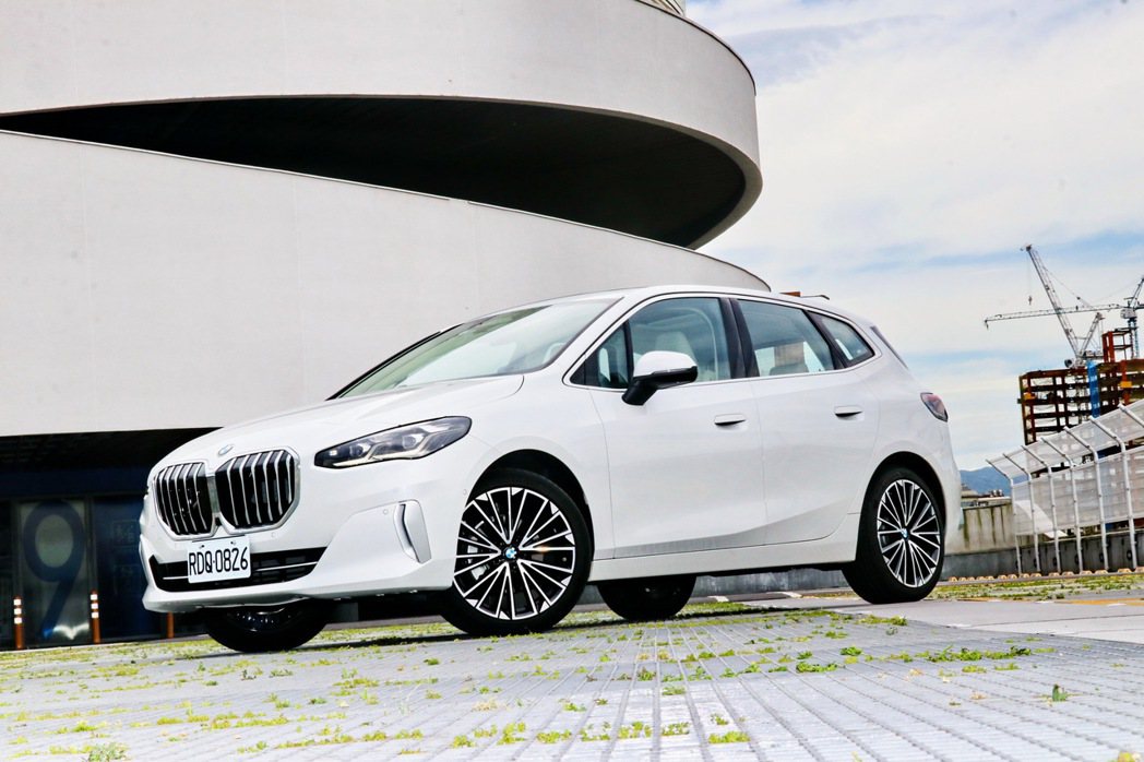 BMW 220i Active Tourer Luxury，售價189萬。 記者陳威任／攝影