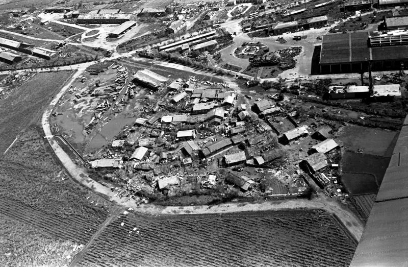 1965年6月19日，黛娜颱風肆虐台東，聯合報包租專機飛到東部上空拍攝災區。圖／聯合報系資料照片