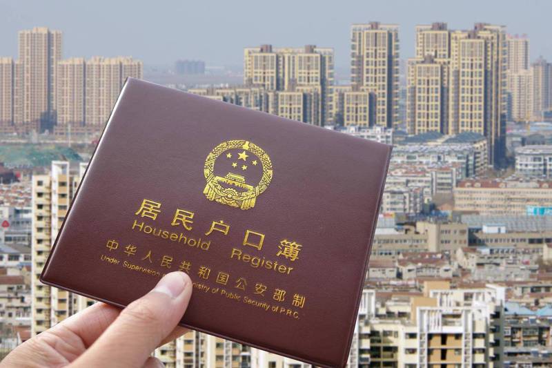 上海落戶「擠破頭」，去年能在上海積分落戶的比率不到0.03%。圖／取自視覺中國