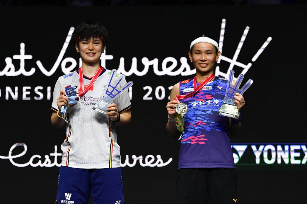 台灣選手接連在國際賽事傳出捷報，戴資穎（右）於超級1000系列印尼羽球公開賽奪下女單冠軍。 圖／新華社