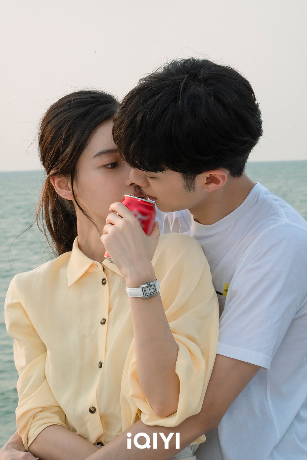 「愛情應該有的樣子」中，楊穎Angelababy（左）奪賴冠霖「螢幕初吻」。圖／