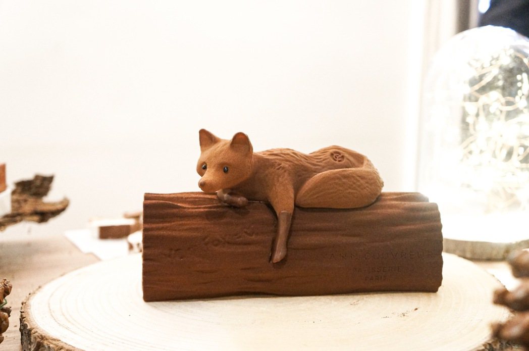 Yann Couvreur主廚以3D印表機製作狐狸造型模具，並以此開發造型蛋糕。...
