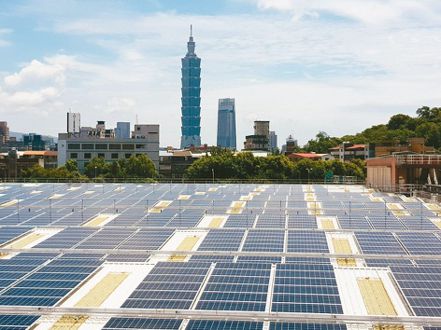 根據2050淨零排放路徑圖，2050年終局時，台灣將有六至七成的電力來源是綠電。理想很美好，眼前至少有3個路障待排除。報系資料照