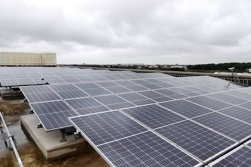 今年經濟部能源局設定太陽能3GW的裝置目標，截至5月底止，新增裝置量僅達627MW。圖為桃園捷運青埔機廠太陽能光電系統。圖／聯合報系資料照片