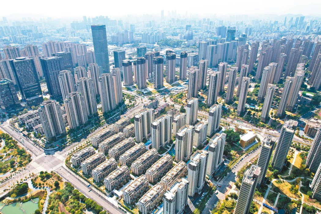 2022年以來，中國大陸已有逾60座城市放寬房地產政策，更有10座以上城市開始重...