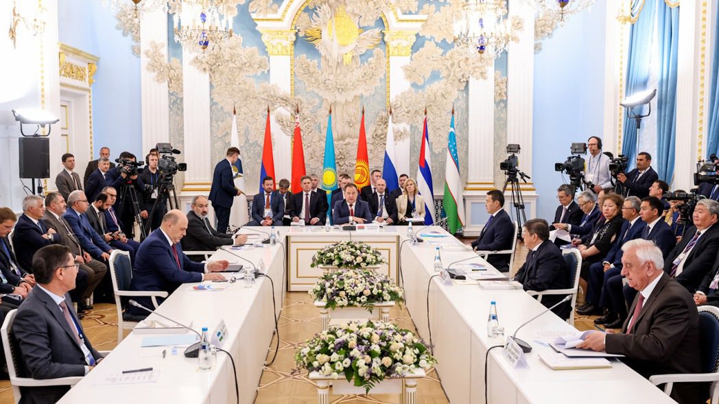 在白俄羅斯明斯克召開的歐亞經濟聯盟政府間委員會，決定要建設歐洲到中國西部交通廊道...