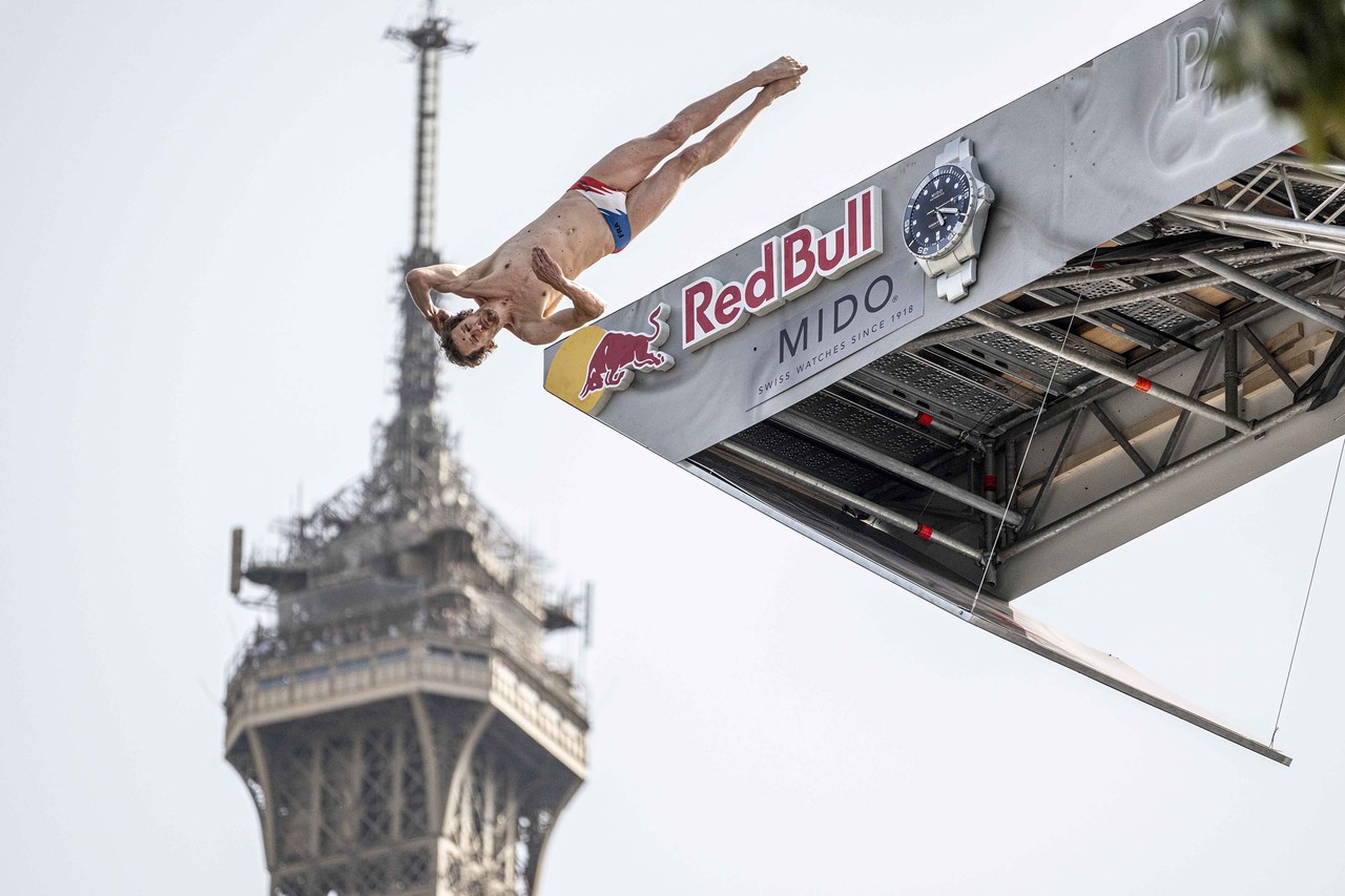 <u>MIDO</u>美度表攜手Red Bull懸崖跳水賽  27米高沒在怕！