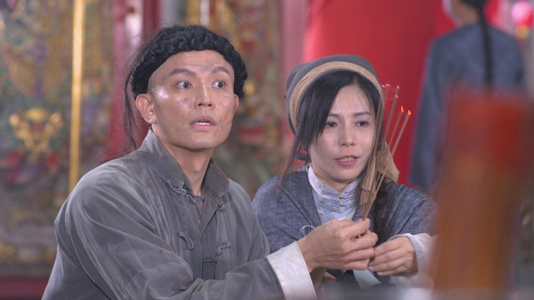 王大熊（左）、邵姿菱在「台灣傳奇」中演出夫妻。圖／民視提供