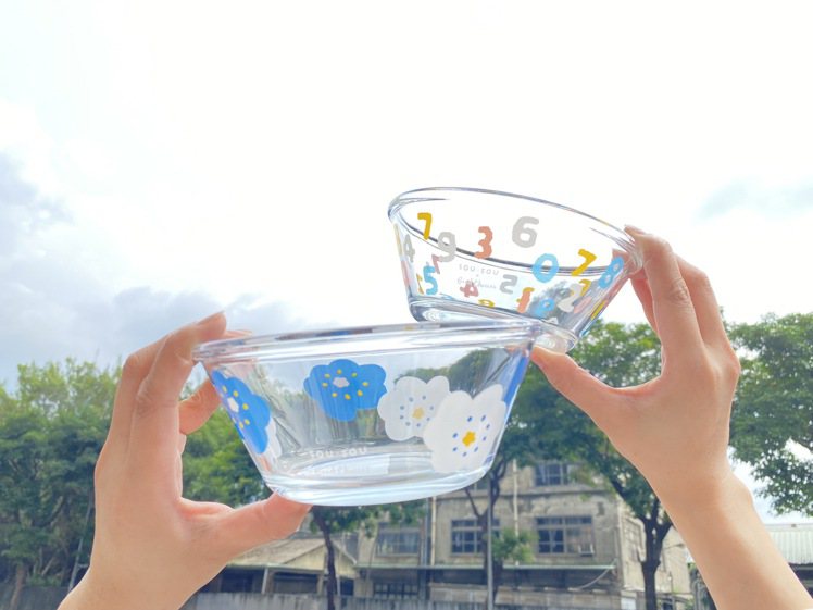 「SOUSOU玻璃碗2入組－十數／微笑」，每款售價399元，6月29日上午11點...